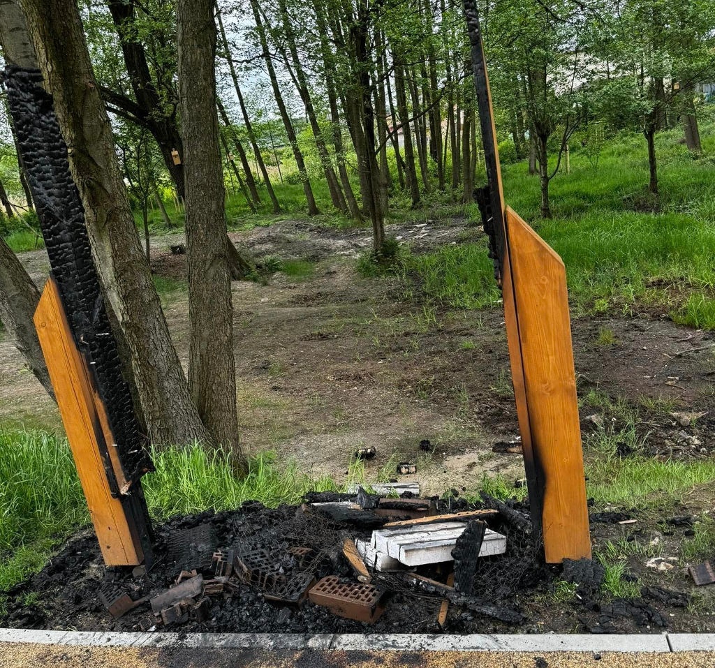 Wandale dewastują nowy park w Kostuchnie