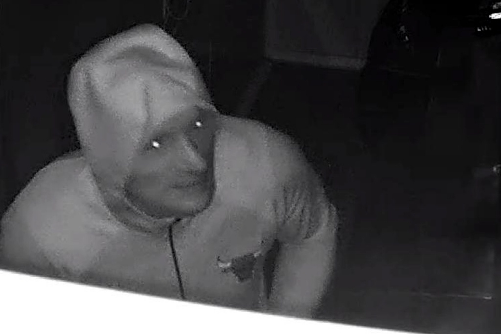 Włamanie do sklepu mięsnego. Mężczyzna wyniósł dużo wędliny