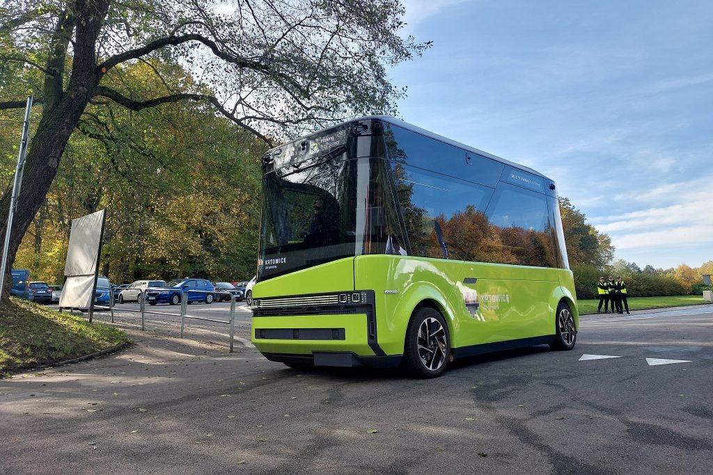 Dzień dobry Katowice. Od dzisiaj autobus autonomiczny będzie kursował po Dolinie Trzech Stawów