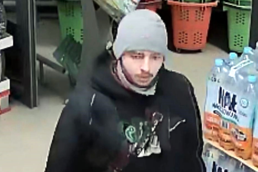 Kradzież alkoholu na os. Tysiąclecia. Policja szuka złodzieja