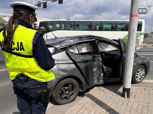 Wypadek z udziałem ambulansu. Kierowca karetki jechał pod prąd