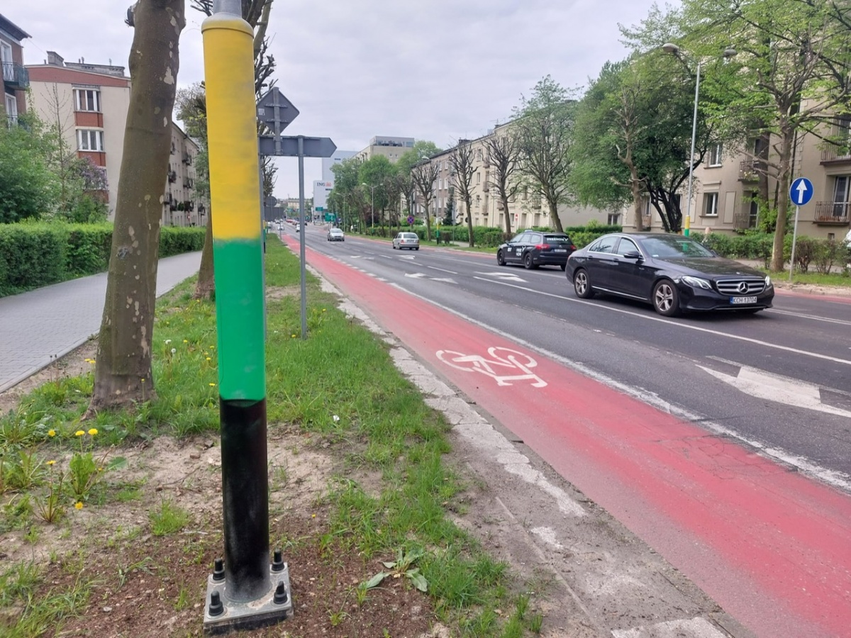 Latarnie na Koszutce pomalowane w barwy GKS Katowice. Tauron szacuje straty
