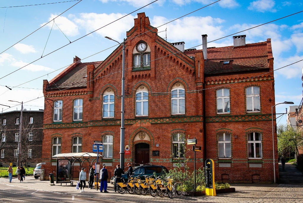 Na budynku byłego ratusza w Załężu została zamontowana replika historycznego zegara
