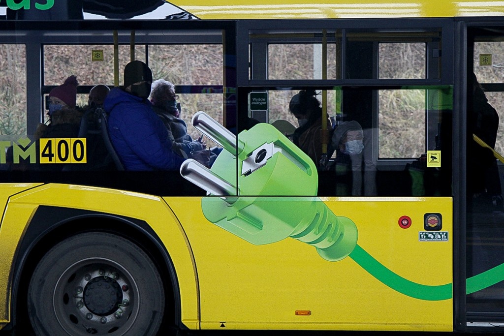 Dzień dobry Katowice. Autobusy elektryczne będą mogły ładować się na lotnisku