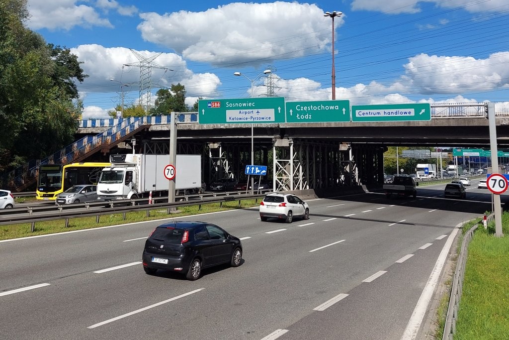 Przy przebudowie wiaduktów nad S86 nie powstanie droga rowerowa