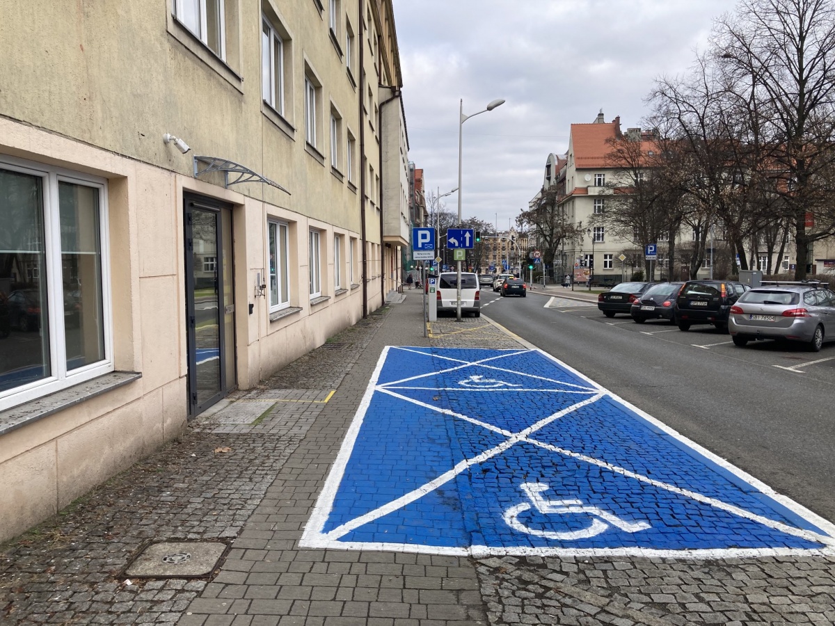 Będzie zmiana uchwały parkingowej. Chodzi o postój osób niepełnosprawnych