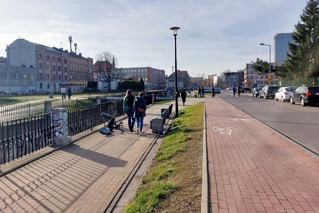 Dzień dobry Katowice. Po imprezach nad Rawą zostaje śmietnik