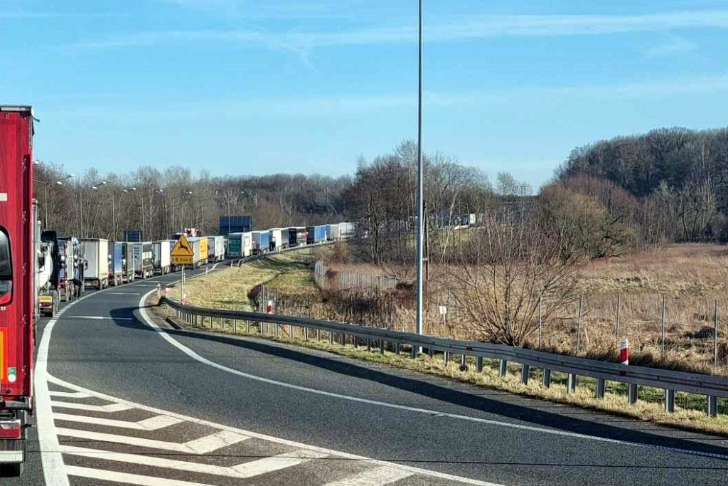 Wypadek na A4. Korek ma już 10 kilometrów