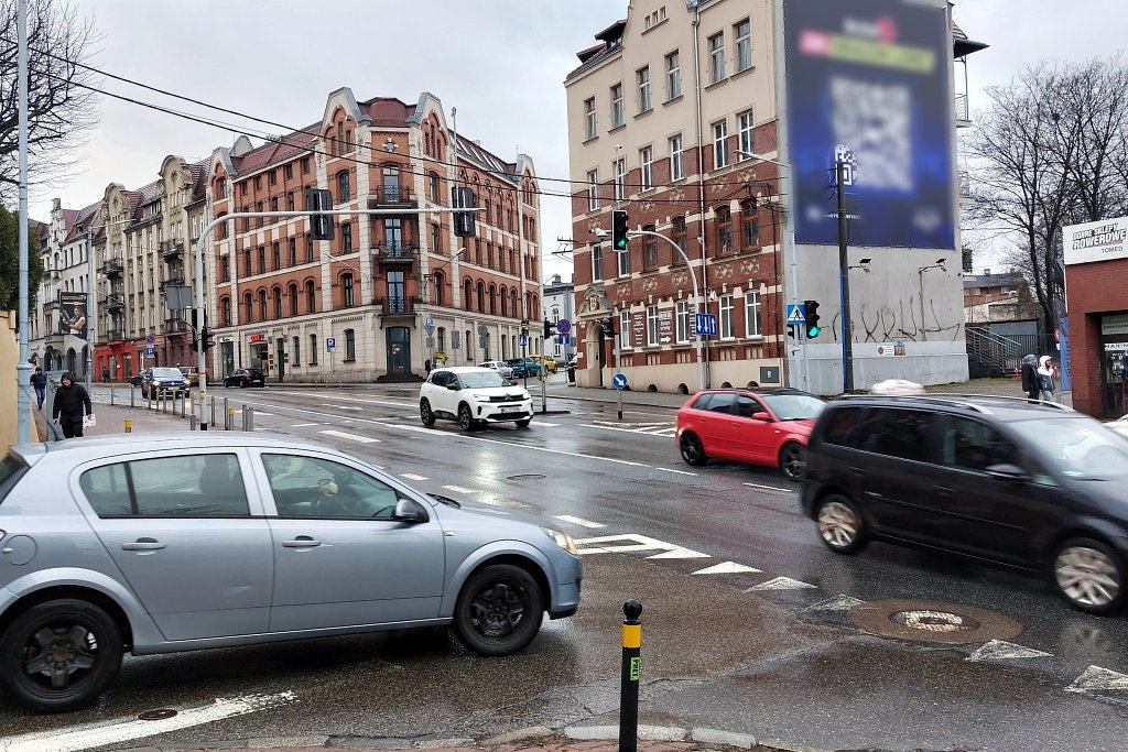 ITS w Katowicach został uruchomiony. Steruje ruchem za pomocą sygnalizacji świetlnych, ale tablice nadal nie działają
