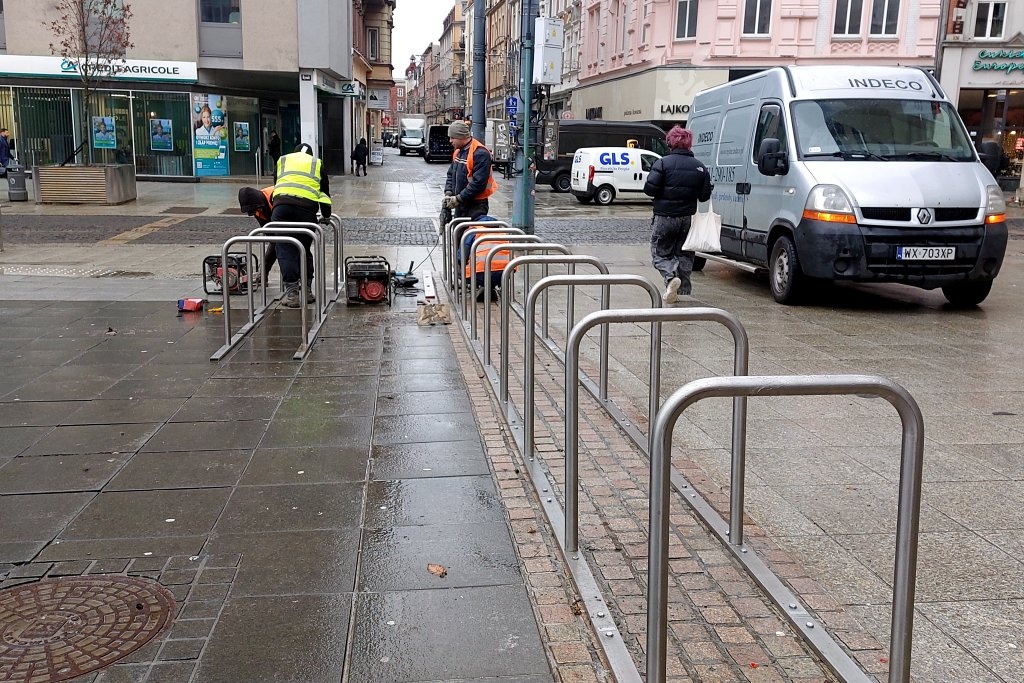 Powstają stacje Metroroweru. Zbliża się uruchomienie nowego systemu do wypożyczania rowerów