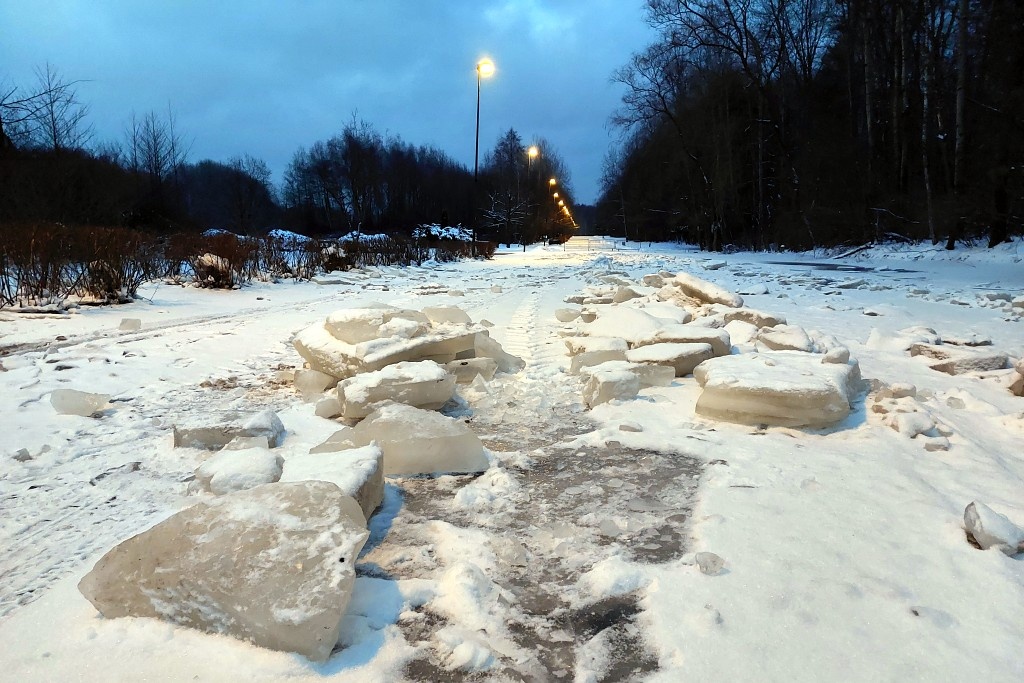 Rolkostrada po raz kolejny zamknięta. Na razie jest lód, ale niebawem będzie rozlewisko