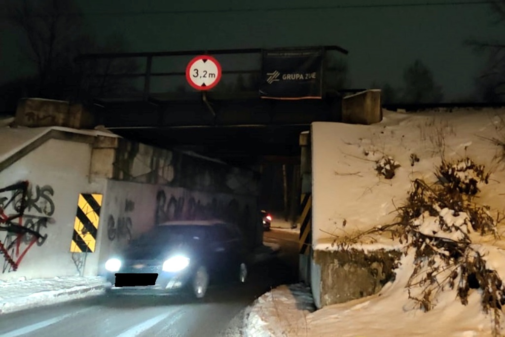 Utrudnienia w Szopienicach. Brak przejazdu pod wiaduktem kolejowym