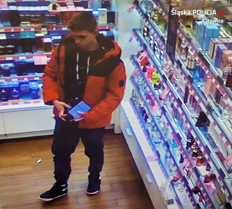 Ukradł perfumy w centrum handlowym. Policja publikuje zdjęcia podejrzewanego