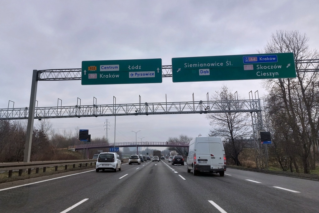 Kończą się prace nad uruchomieniem odcinkowego pomiaru prędkości na DTŚ w Katowicach