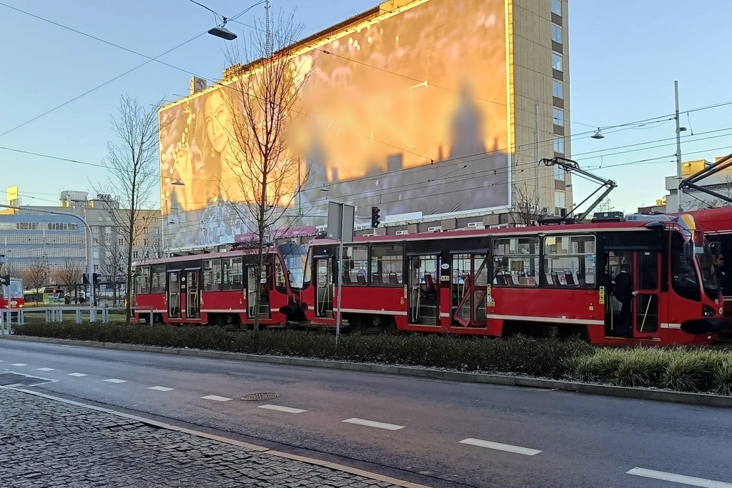Wykolejony tramwaj zablokował ruch w centrum Katowic. Za kilka dni takich problemów ma nie być