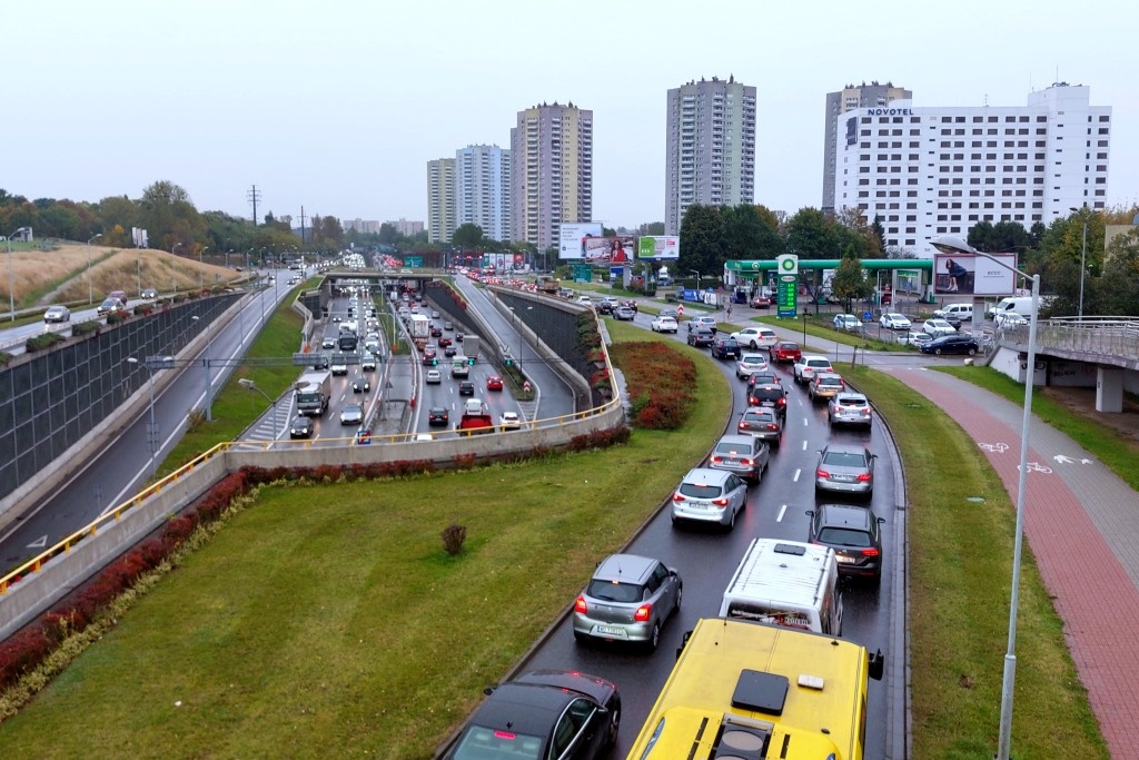 Znaczący wzrost liczby meldunków i spadek liczby samochodów wjeżdżających do Katowic. To pierwsze efekty zmian parkingowych