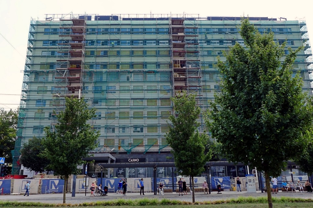Neon wróci na dach Hotelu Katowice, a obiekt będzie 4-gwiazdkowy. Otwarcie coraz bliżej