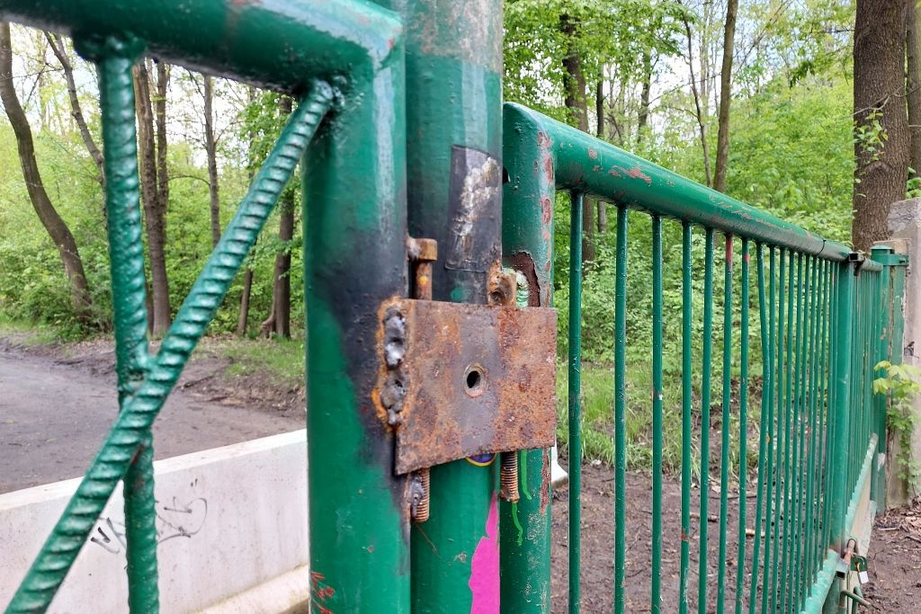 Wejście do Parku Śląskiego od strony działki Green Parku zostało zamknięte. Trzeba zawracać