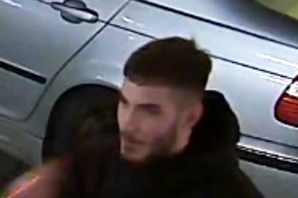 Młody mężczyzna stracił przytomność przed klubem Pomarańcza. Agresor złamał mu szczękę