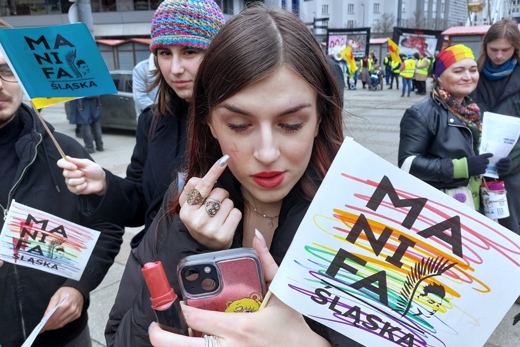 „Nie spieprzcie tego” - krzyczały kobiety na Rynku. Po drugiej stronie stanęli przeciwnicy aborcji