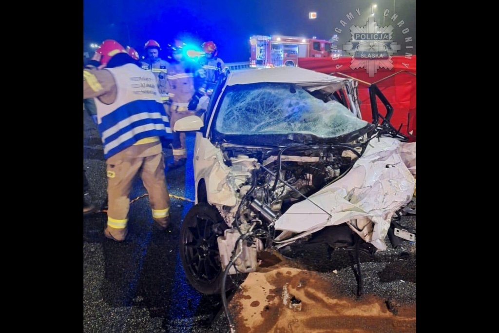 Śmiertelny wypadek na autostradzie A4. Kierowca osobówki zderzył się czołowo z ciężarówką