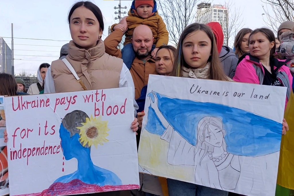 Duża manifestacja na Rynku w Katowicach przeszła bez echa. Ukraińcy dziękowali Polakom
