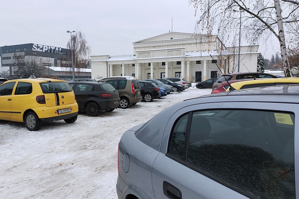 Gdzie się podziały wszystkie samochody? Kierowcy szukają sposobów, żeby obejść płatne parkowanie