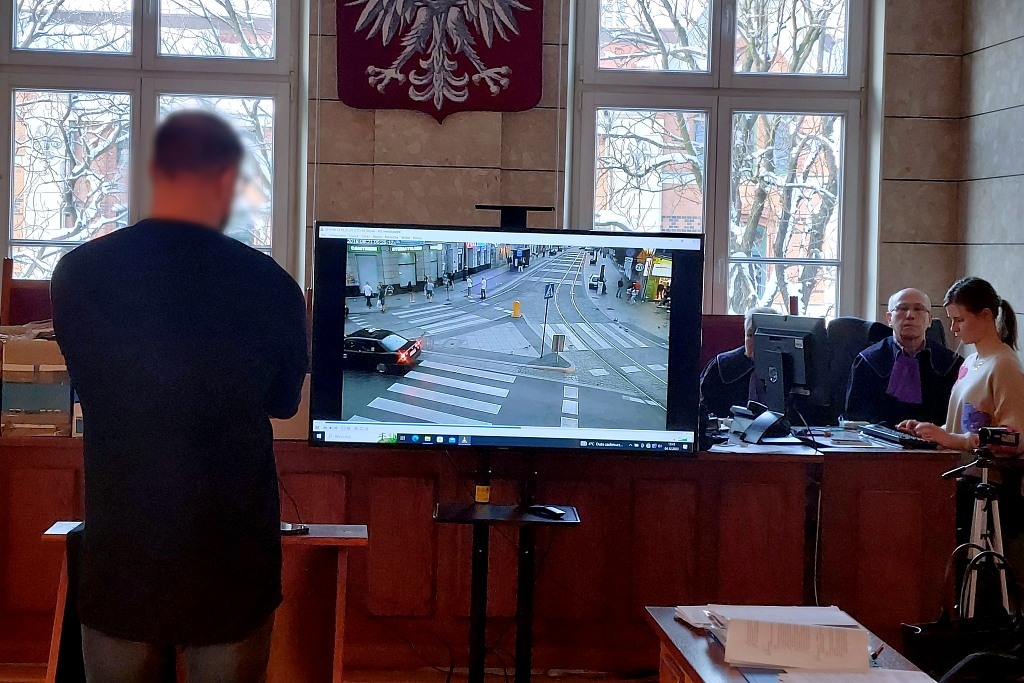 Dariusz N. po raz pierwszy w sądzie bez kajdanek. Jego koledzy nie rozpoznają go na nagraniach