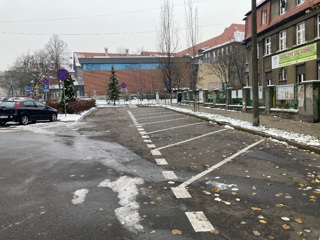 I stał się cud! Parkingi w centrum Katowic opustoszały [ZDJĘCIA]