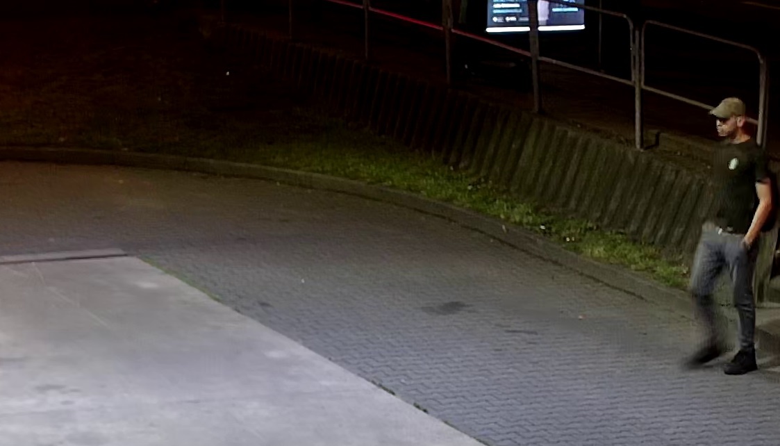 Kradzież na stacji paliw. Policja szuka tego mężczyzny