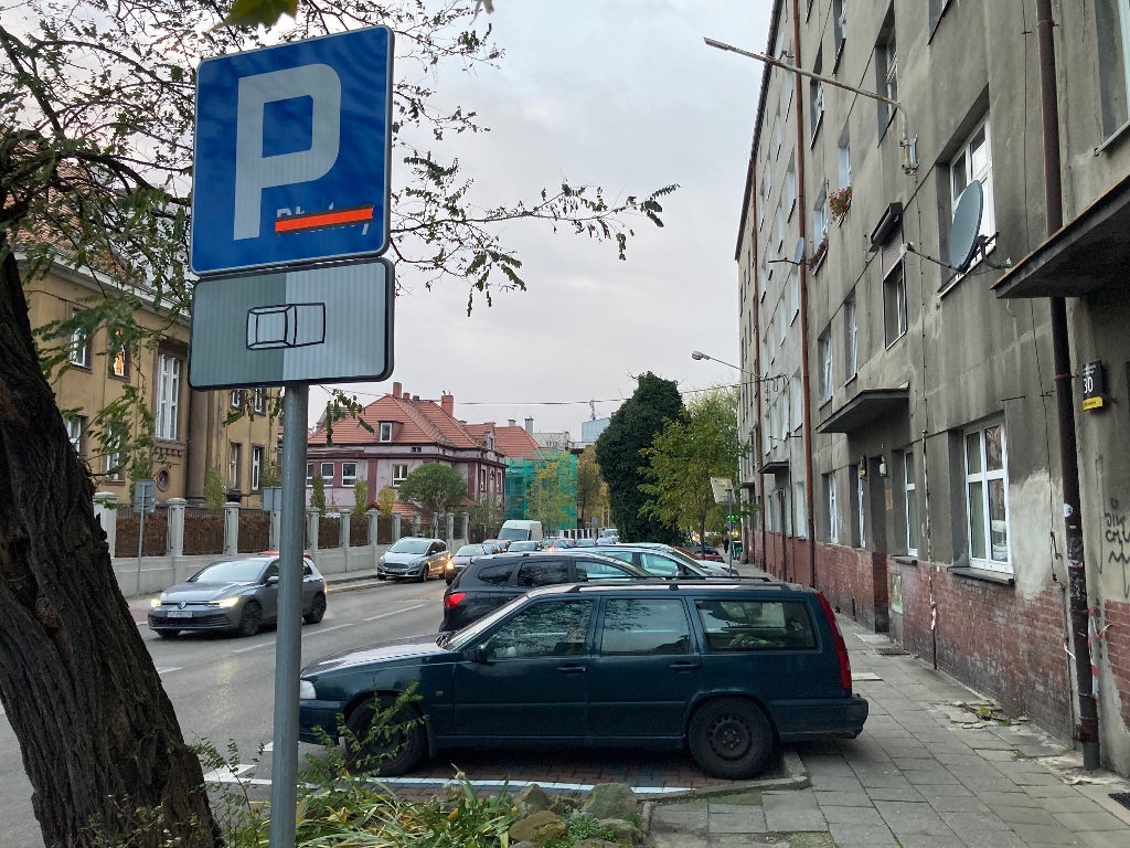 [TYLKO U NAS] Znacznie więcej osób będzie mogło wyrobić Parkingową Kartę Mieszkańca. W ostatniej chwili zmieniła się interpretacja uchwały