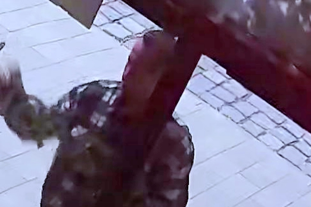 Na przystankach pisał, żeby zabić jednego z polityków. Policja szuka mężczyzny ze zdjęcia