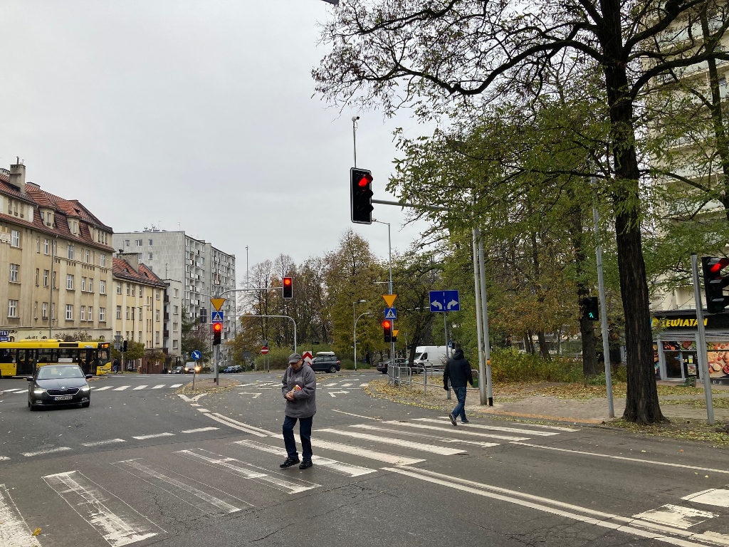 Miasto chciało po cichu przeprowadzić duże zmiany na ważnym skrzyżowaniu w centrum. Zaprotestowali mieszkańcy