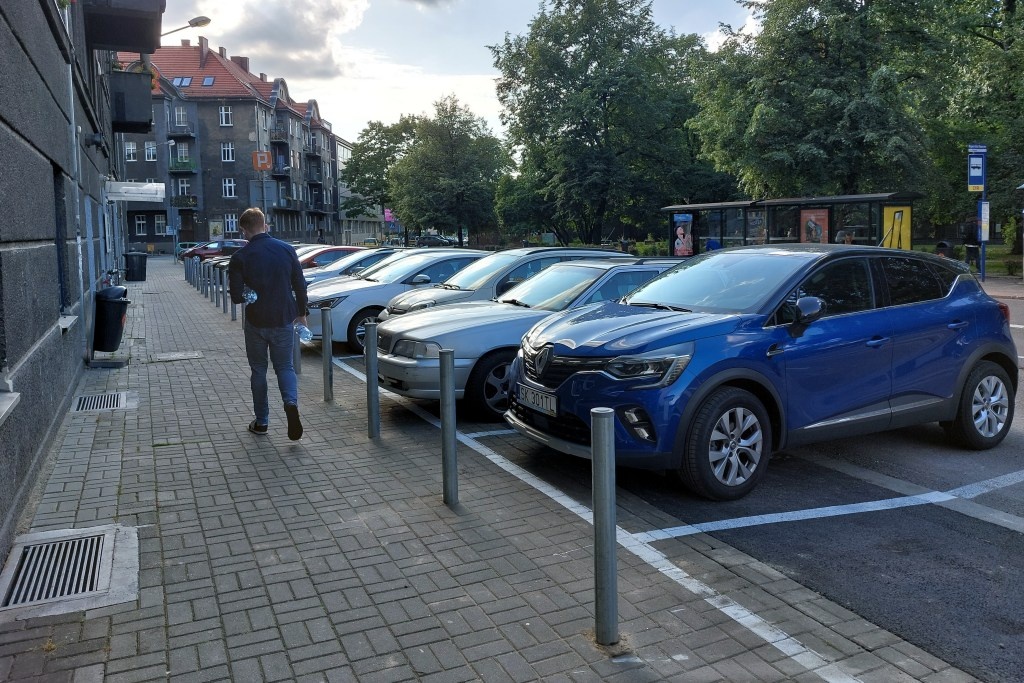 Mieszkańcy złożyli już kilka tysięcy wniosków o abonamenty i karty parkingowe