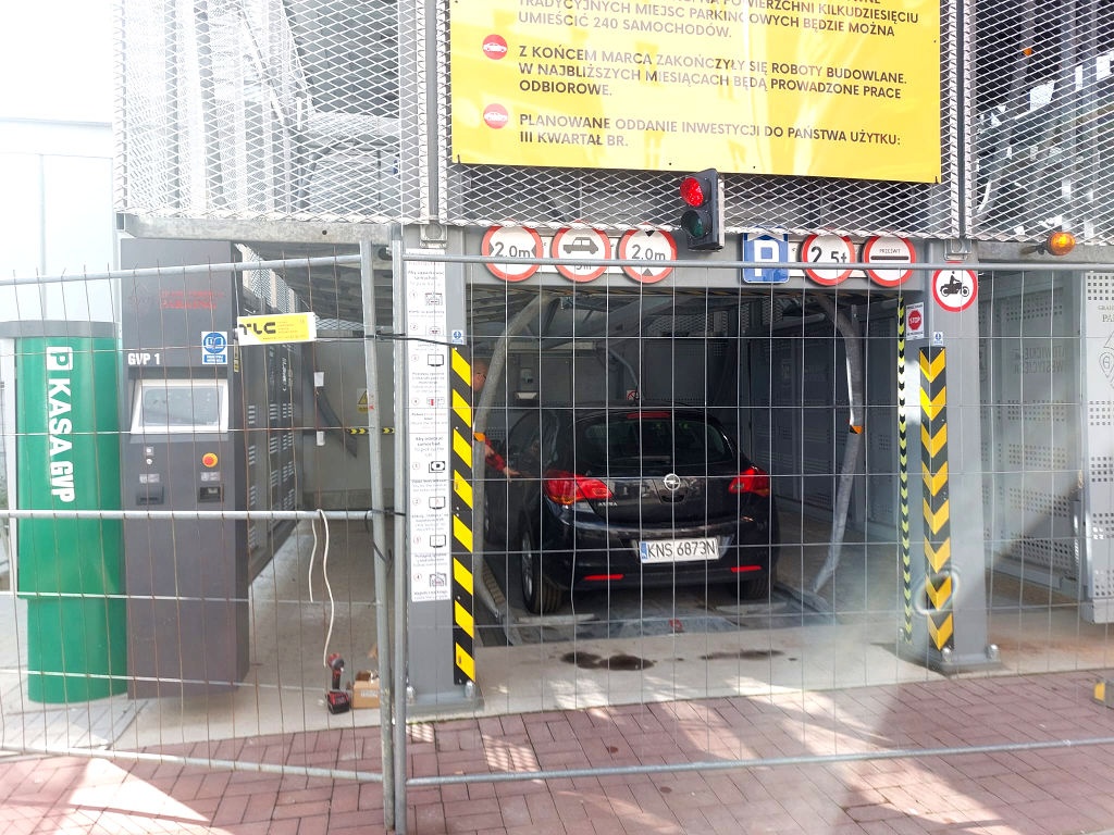W poniedziałek zostaną uruchomione maszyny parkingowe. Tej inwestycji nie da się obronić [OPINIA]