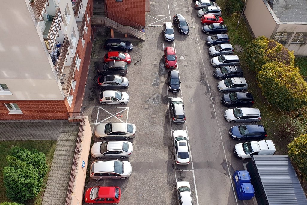 Kolejna spółdzielnia ograniczy wjazd kierowcom „z zewnątrz”. KSM szykuje zmiany