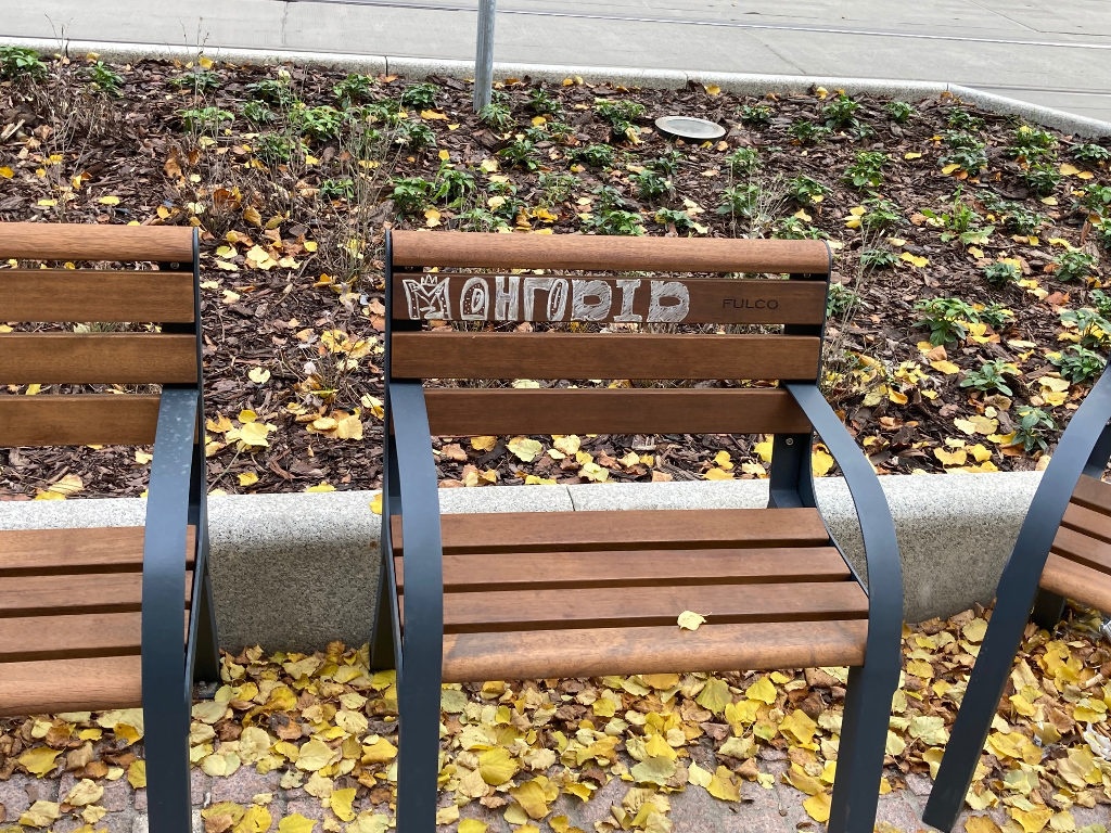 Pierwsze dewastacje na przebudowanej ul. Warszawskiej