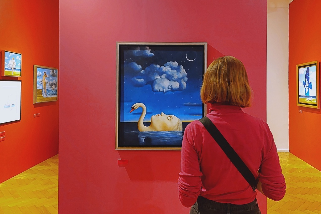 Zrobił mural dla Sanah, był na bluzach MISBHV i w najważniejszych galeriach. Kończy się wystawa Olbińskiego w Katowicach
