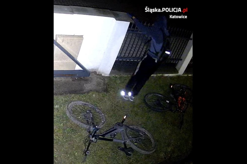Złodzieje na Zarzeczu ukradli rowery elektryczne. Straty na 36 tys. złotych