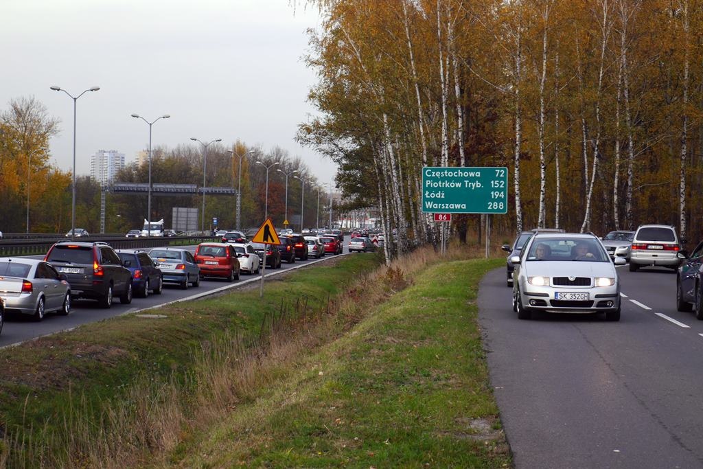 Zmiany w organizacji ruchu przy cmentarzach w Katowicach. Mogą tworzyć się korki