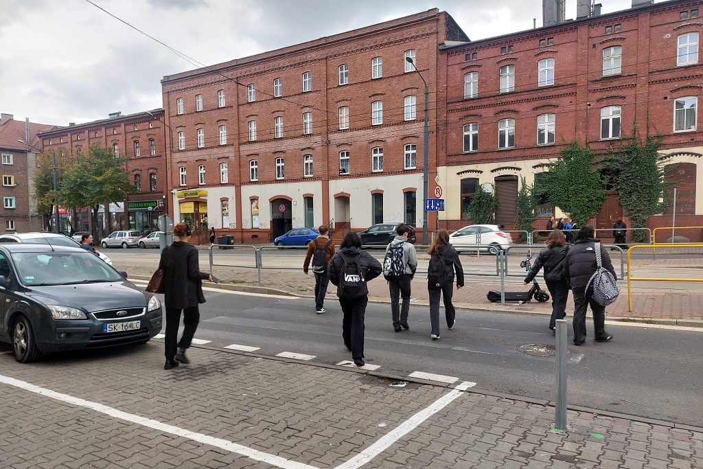 Miasto zlikwidowało przejście dla pieszych na prośbę policji. Miało być bezpieczniej, a nie jest