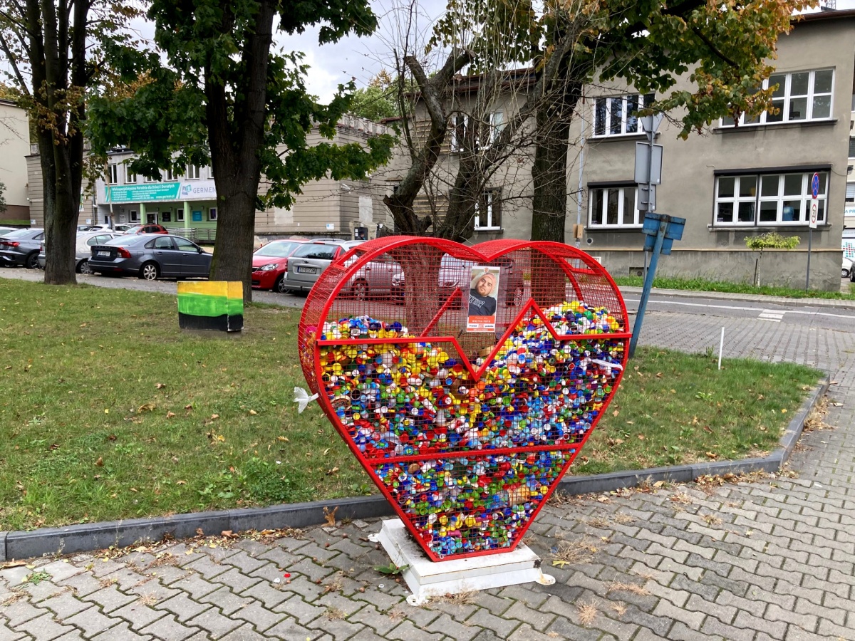 Miasto nie będzie już stawiać pojemników na plastikowe nakrętki