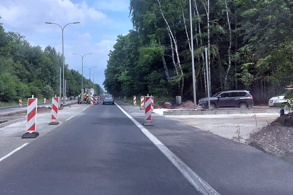 Nowe skrzyżowanie dla policji i zatoczka dla ITD. Z dwumiesięcznym opóźnieniem kończy się inwestycja na ul. Kościuszki