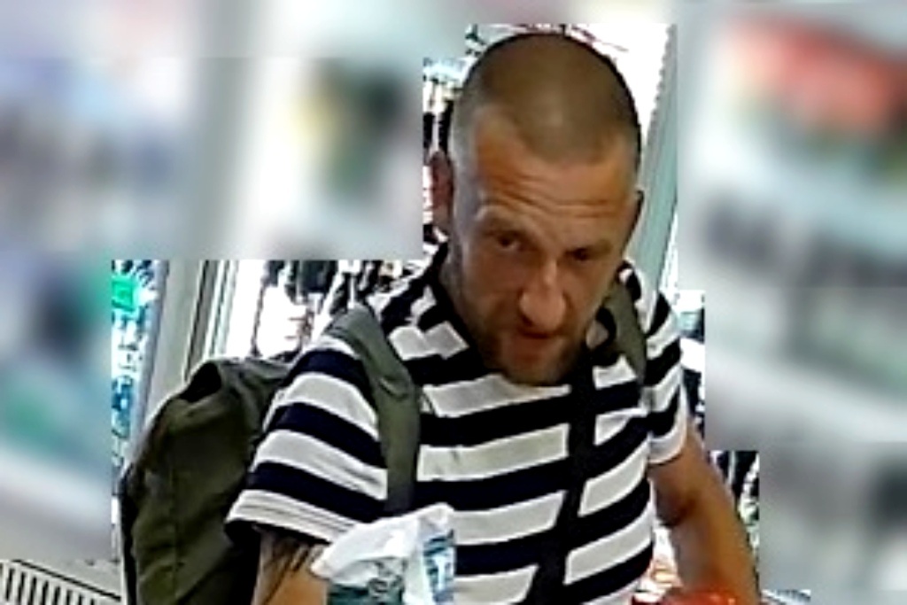Wyrwał kobiecie telefon z ręki i uciekł. Policja szuka złodzieja