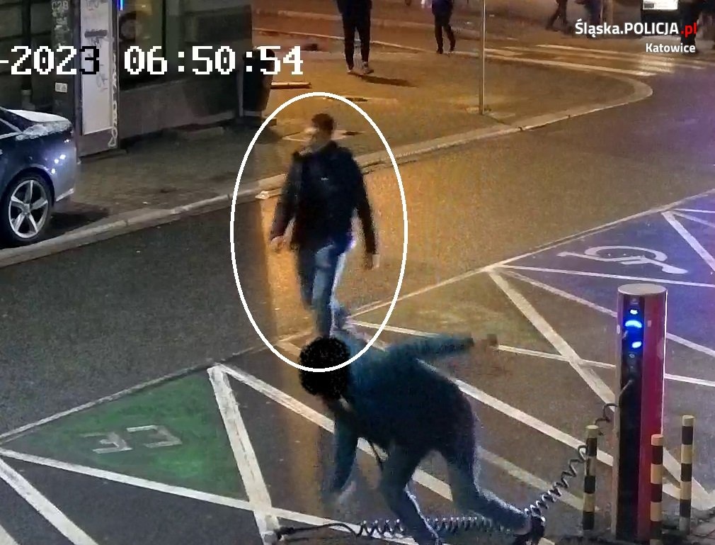 Pobicie na ul. Wojewódzkiej. Policja publikuje zdjęcia podejrzewanego
