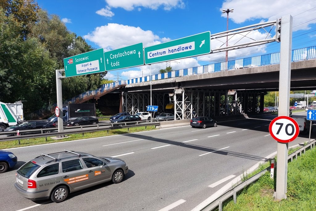 Podparty kilka lat temu wiadukt nad S86 zostanie wyburzony i wybudowany na nowo
