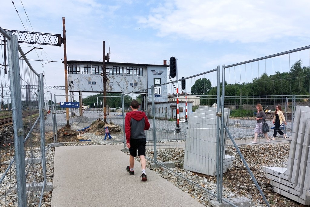 Wyjątkowa nastawnia przetrwa kolejową inwestycję. Miała zostać wyburzona