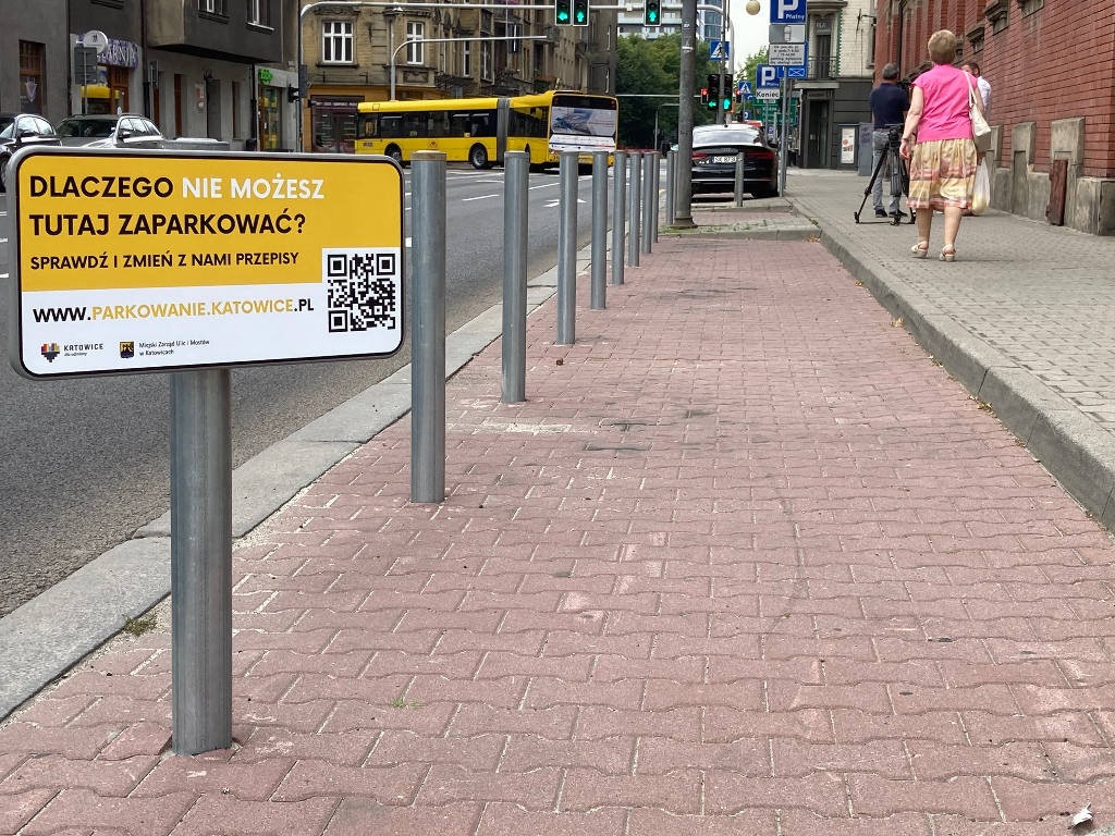 Prezydent Katowic pisze list do premiera. Chodzi o likwidację miejsc parkingowych