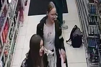 Kradzież w CH Belg. Młode kobiety wyniosły biżuterię