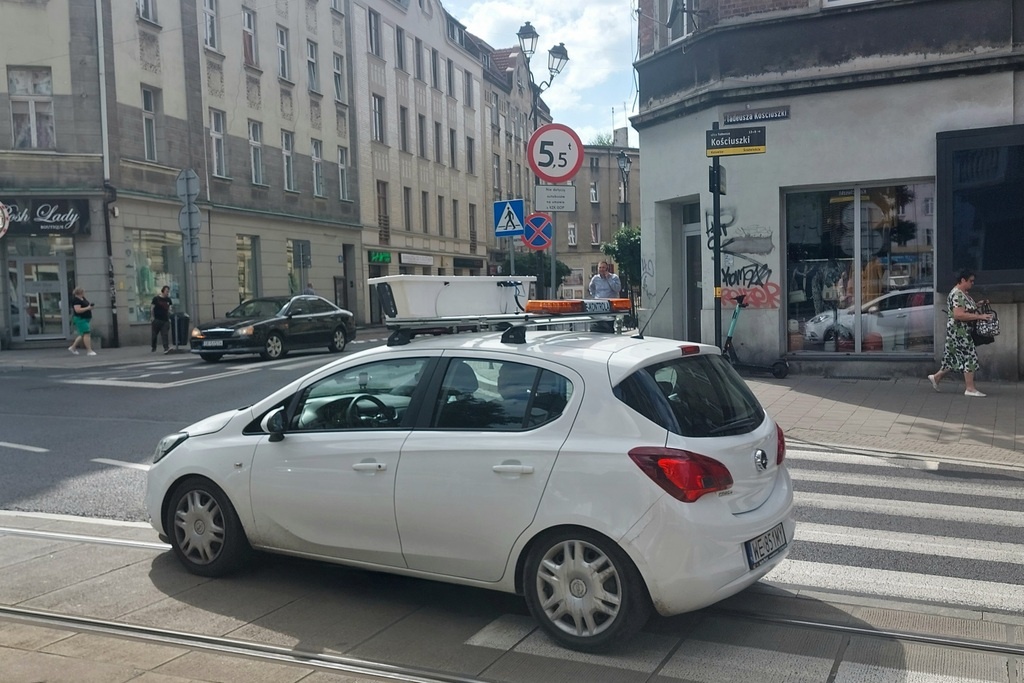 Po Katowicach jeździ samochód do e-kontroli. Wkrótce to będzie normalny widok